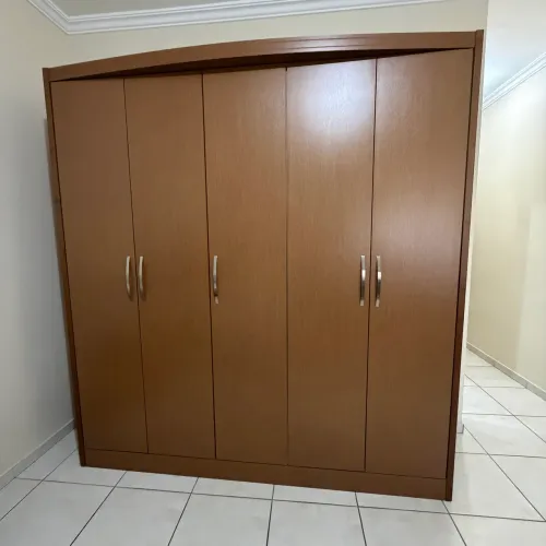 Guarda roupas 5 portas em MDF anti ranhuras, da marca Moveleste