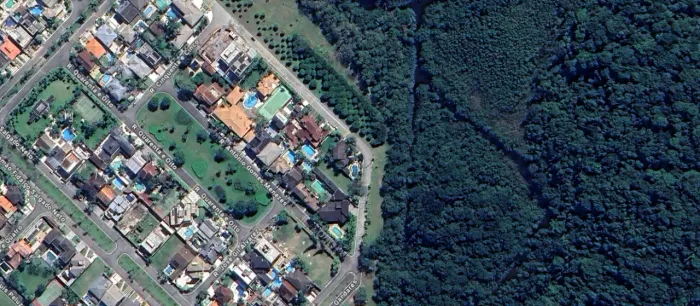 Terreno à venda no condomínio Acapulco em Guarujá
