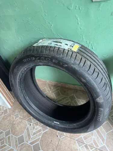 Pneu Aro 17 R$ 550 (205/50-17)