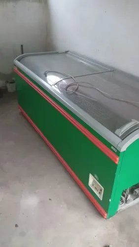 Freezer Expositor Horizontal 2,00 x 0,90 m - Semi Novo - 220V - R$ 4.500,00