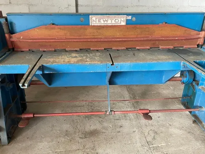 Guilhotina para Corte de Chapas - Marca NEWTON