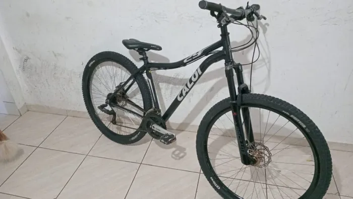 Bicicleta caloi em alumínio aro 29 impecável mesmo posso levar com taxa não abaixo o valor