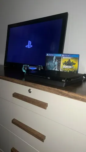 PS4 Slim 500GB + 1 Controle - Ótimo estado!