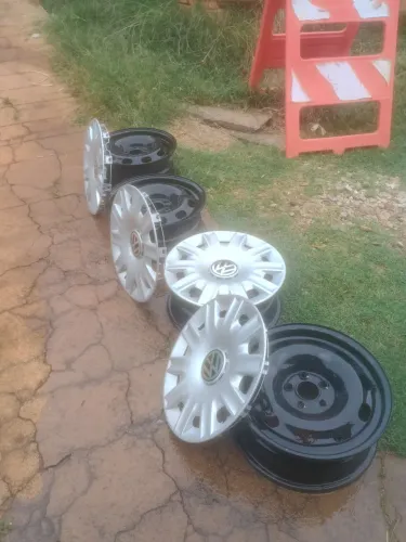 JOGO DE RODAS E CALOTAS ORIGINAIS DO FOX