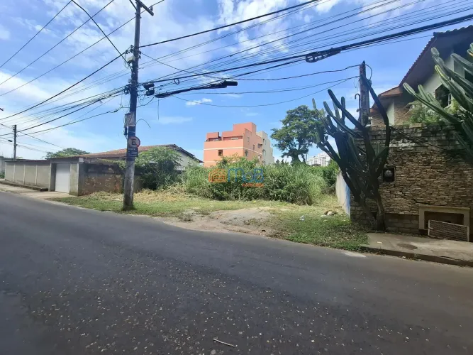 Oportunidade de Ouro na Glória: Área de 900m² para Grandes Projetos!