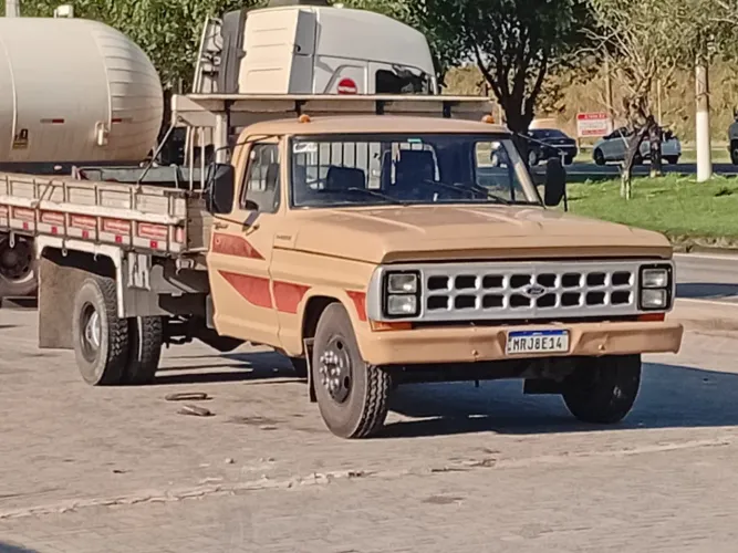 VENDO F-4000 impecável