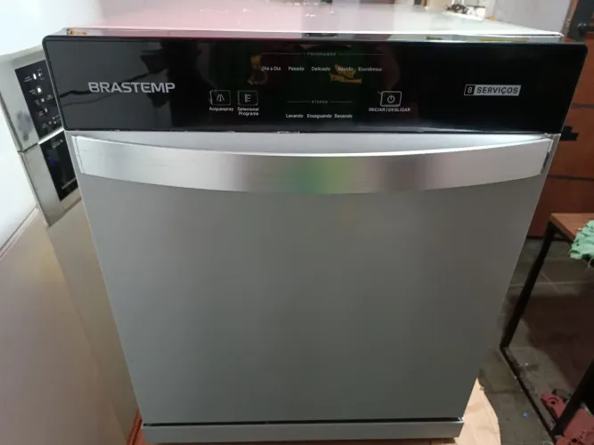 Vendo lavar louças Brastemp 8 serviços semi nova com 3 meses de garantia