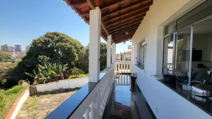 Alugo casa por TEMPORADA próximo da UFLA e centro de Lavras-MG