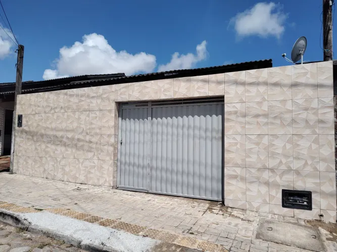 Vendo ou troco casa no condomínio alto dos lírios III