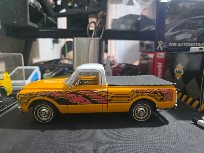 Miniatura 1.18 Chevrolet C10 rara nessa pintura Highway 61