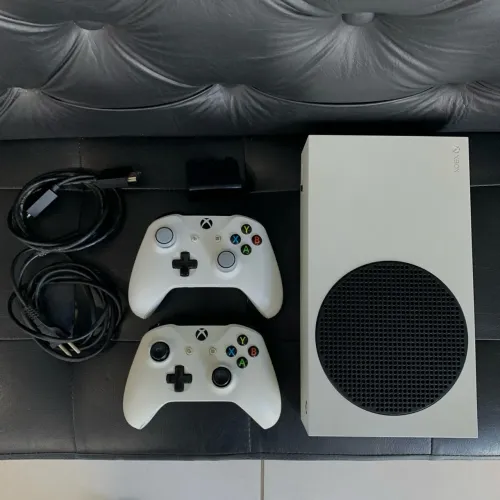 Xbox series s com 2 controles