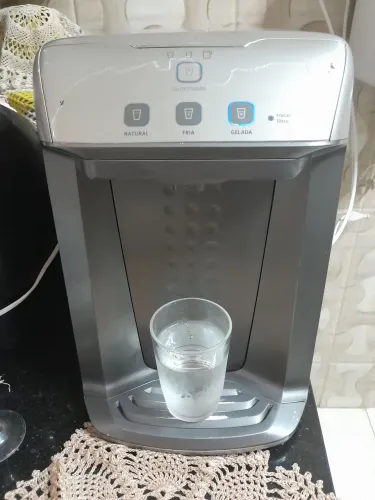 Bebedouro Eletrolux super gelado