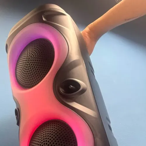 Caixa de Som Bluetooth com LED RGB - Portátil e Recarregável
