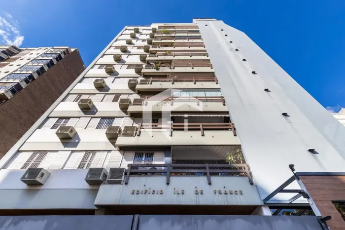 APARTAMENTO REFORMADO À VENDA NO CAMBUÍ EM CAMPINAS/SP.