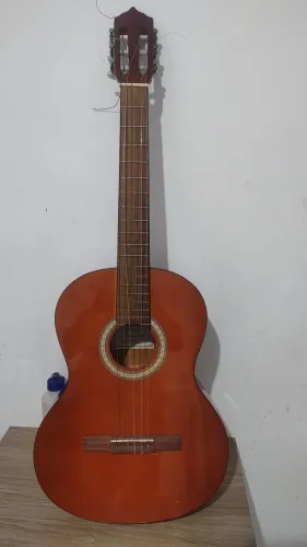 Violão baixei pra vender logo