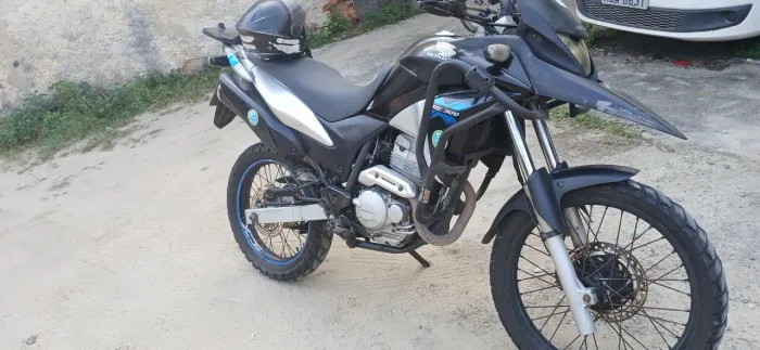 XRE 300 PRETA