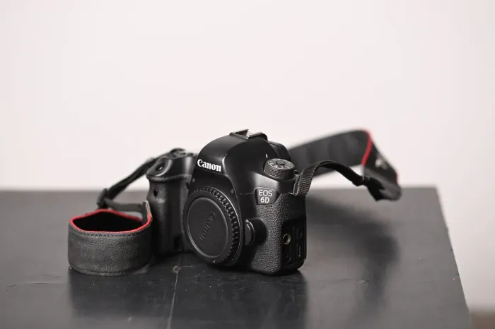 Câmera 6D FullFrame + 2 baterias + 1 carregador + 1 cartão SD