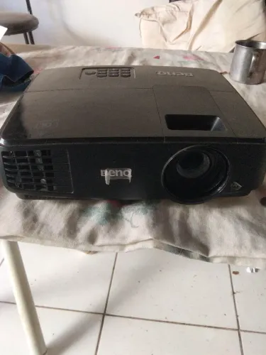 Telão (data show) BENQ Parece uma tv d dia.Zap *4