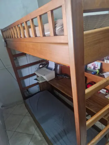 cama beliche madeira maciça com escrivaninha + cama auxiliar embutida