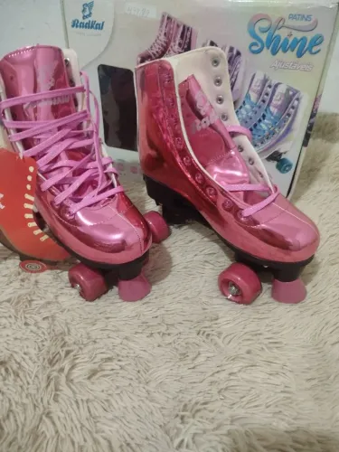 Patins top demais NOVO zero na caixa, numeração 38 ao 40.