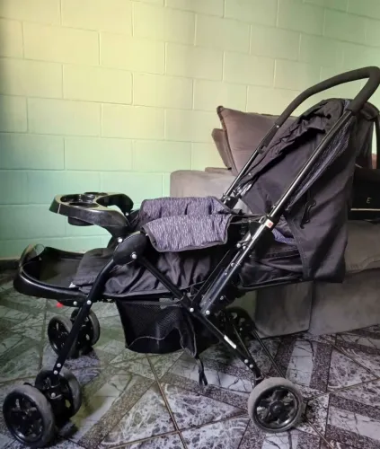 Carrinho de bebê Cosco