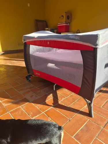 Berço infantil retrátil 