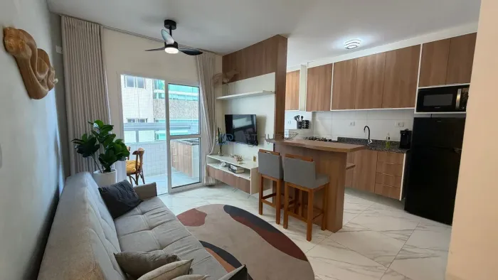 Apartamento à venda em Praia Grande, mobiliado com uma vaga de garagem