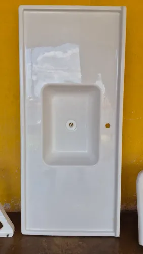 Conjunto pia para cozinha e tanque para área de serviço.