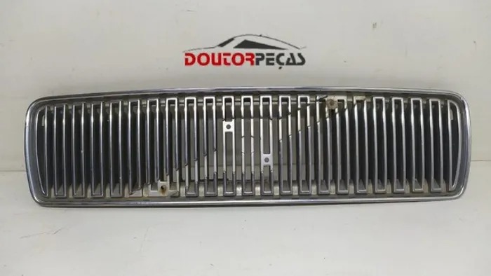 Grade Dianteira Volvo S40 2000 com detalhe 