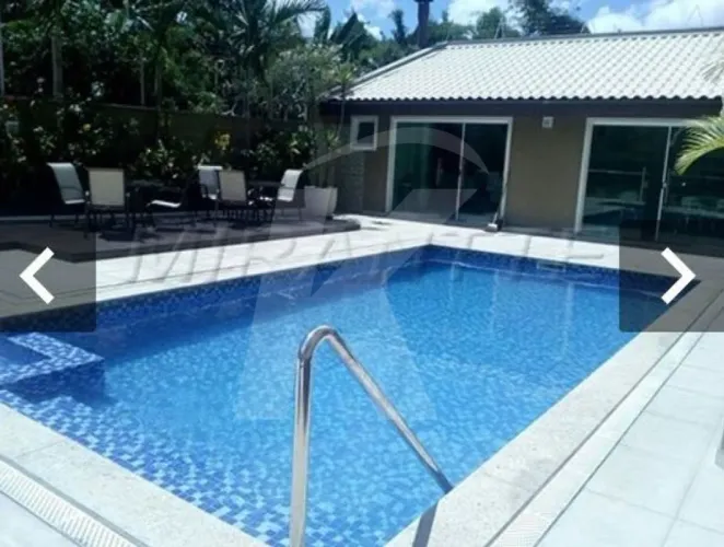 Caca em condomínio de alto padrão com 4 dormitórios, 4 vagas e piscina.