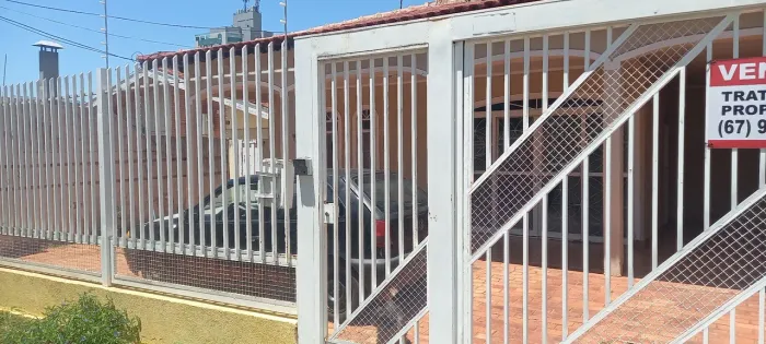 Vendo uma excelente casa no Bairro Santa Fé, 04 quartos.