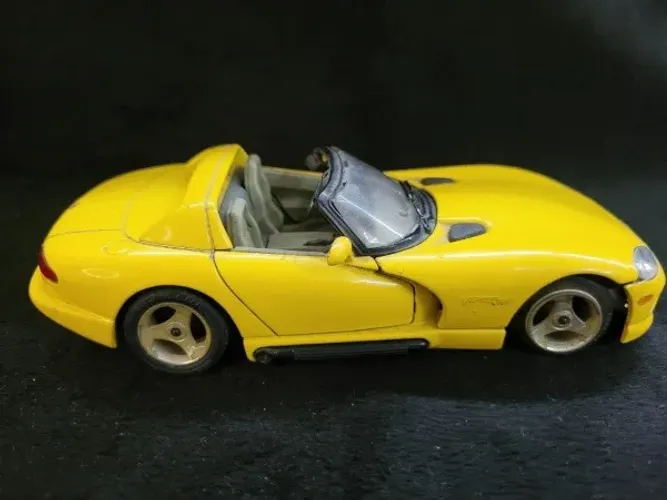 Miniatura Dodge Viper Rt/10 Bburago 1/24 Amarelo