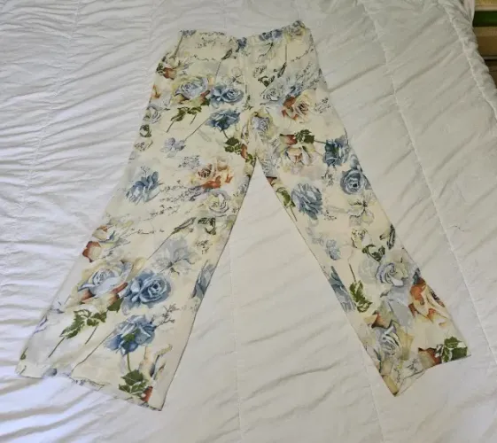 Calça comprida estampada de flores - tamanho G - marca Edna Peres - Aceito oferta