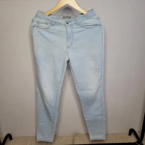 Calça feminina jeans cigarrete - Tamanho 38