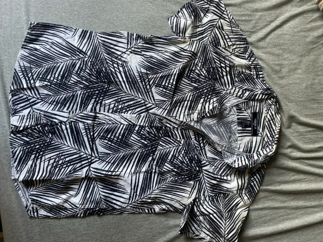 Camisa importada FOREVER 21 comprada nos EUA