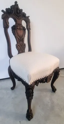 Antiga Poltrona / Cadeira de Madeira Maciça Provençal