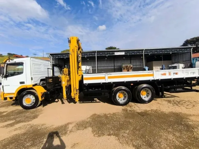 MB ATEGO 2426 MUNCK 45 TONELADA