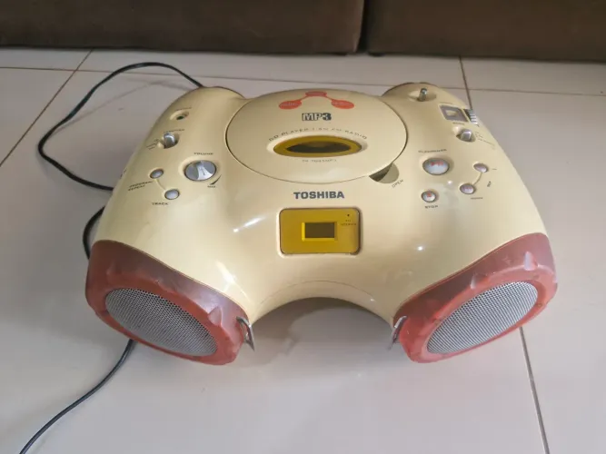 Vintage - Bombox Thoshiba - cd nao sai som