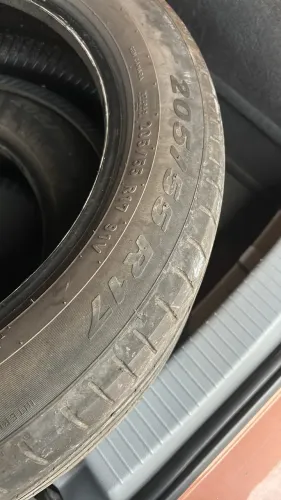 Pneus 205/55 R 17 bem conservado 