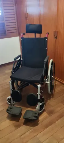 Cadeira de rodas tetra reclinável com encosto Prolife Cor vinho 