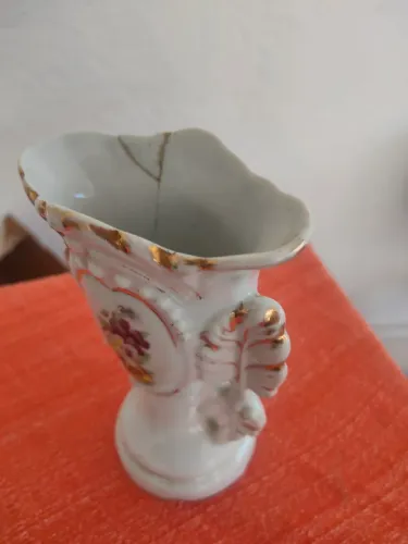 Caso retro detalhes dourado 