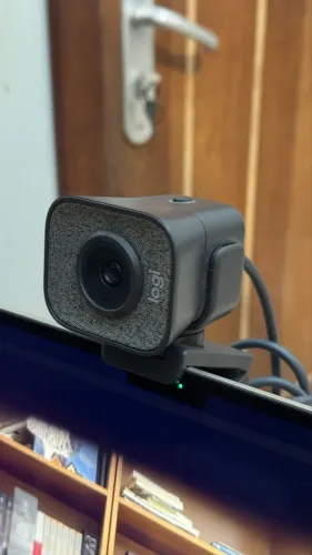 Logitech StreamCam Plus - webcam Full HD 60fps (como nova!)