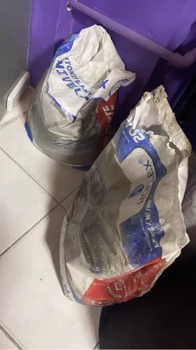 Vendo cola e cimento nivelador piso vinílico 