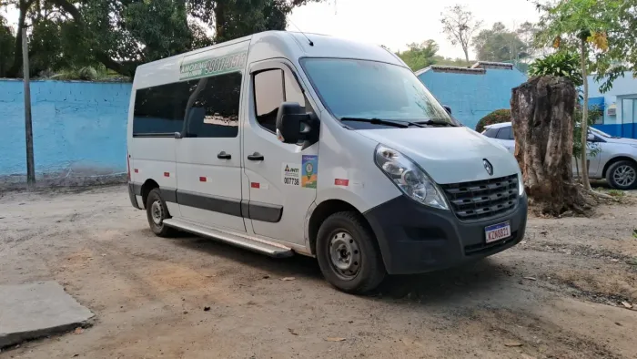 Van disponível para shows, eventos e transportes.