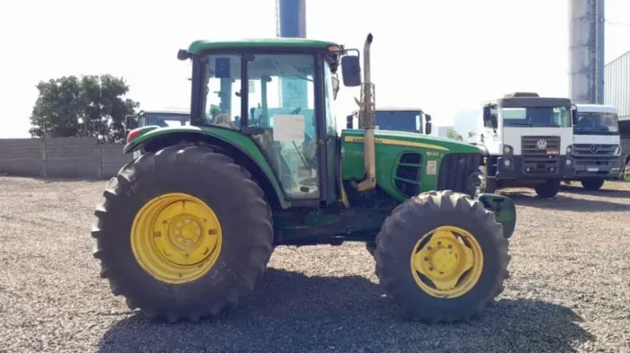 Trator JOHN DEERE 6125J (125cv) ano 2022 4.809h
