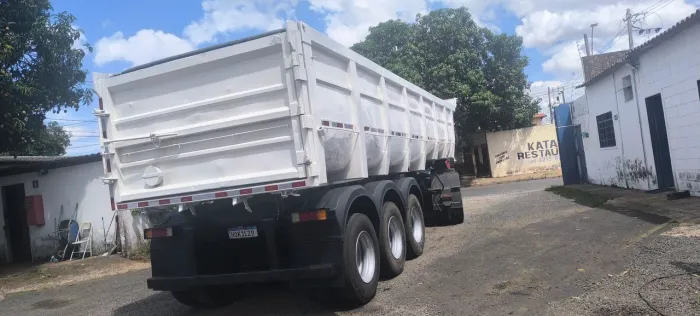 Carreta caçamba vasculite 