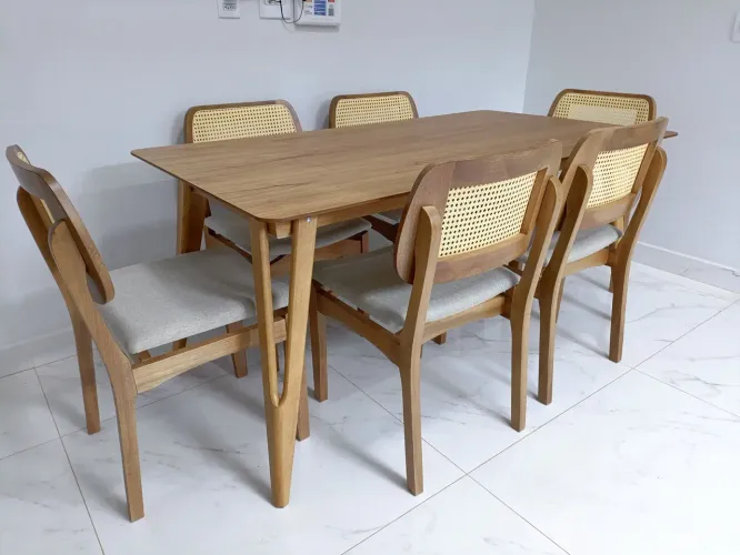 Mesa de Jantar 100%  Madeira com 6 Cadeiras lua nova 