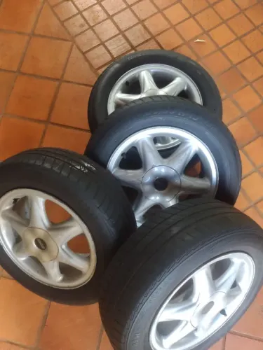 Vendo Jogo Rodas de liga leve 15 polegadas originais do Fiat Marea SW
