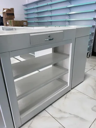 Balcão de metal para comercio