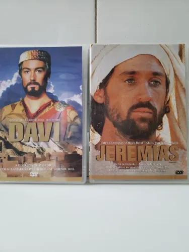 Coletânea com 12 DVDs com histórias bíblicas.